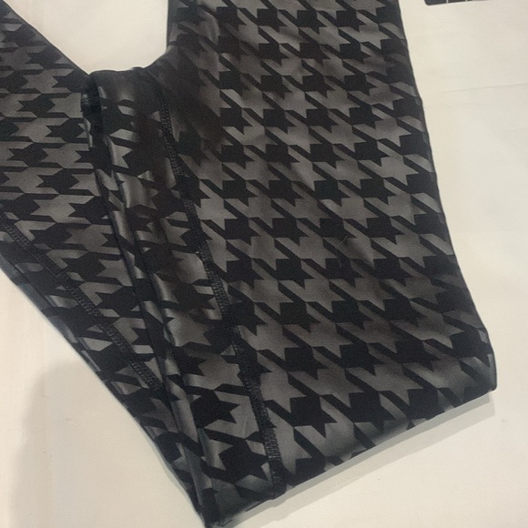 New INC INTERNATIONAL CONCEPTS Women's Compression Houndstooth Leggings - Picture 5 of 8